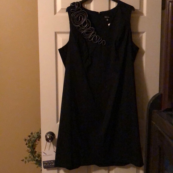 Dress - Picture 1 of 2